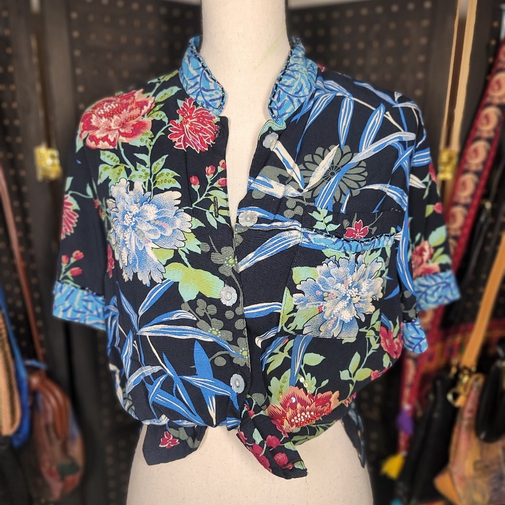💥 Vintage Floral Blouse